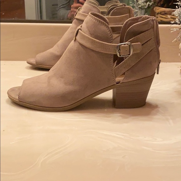 Suede gray booties with an open toe - Picture 4 of 4